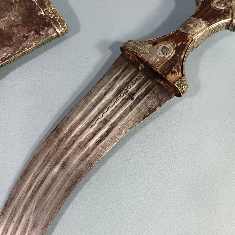 POIGNARD WAHABITE PENINSULE ARABIQUE ET AFRIQUE DE L'EST SABIKI WAHHABITE JAMBYIA DHARIA ENSEMBLE DE 2 POIGNARDS EN ARGENT